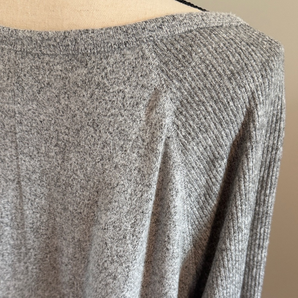 Lulu's Heather Gray V-Neck Super Soft Top - Picture 3 of 4